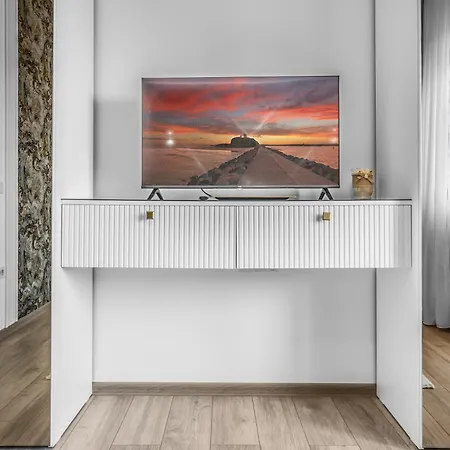 House Luxury * Бухарест