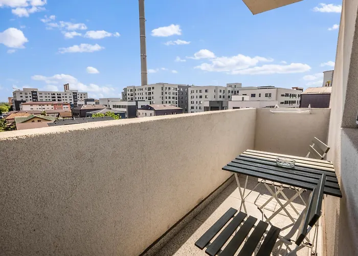 House Luxury Бухарест